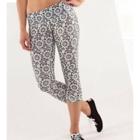 Lululemon Twiggy Print Nimbus Soot light Wunder Under Crop SZ 6 - Picture 6 of 6